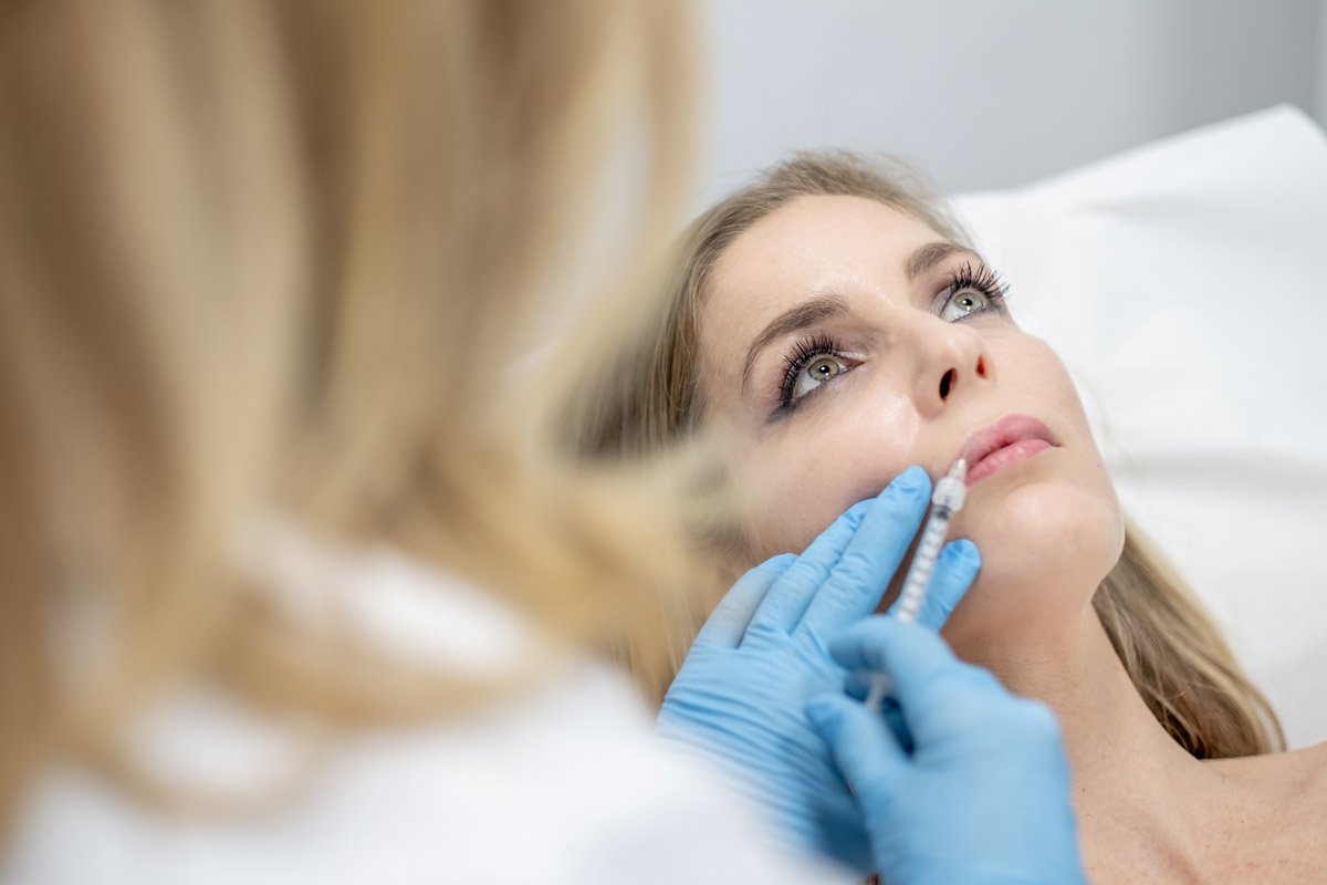 Aumento de labios con ácido hialurónico en Sevilla. Clínica estética